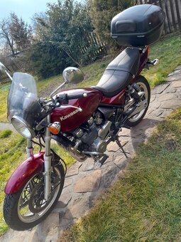 Prodám za dobrou cenu.Kawasaki Zephyr 550.