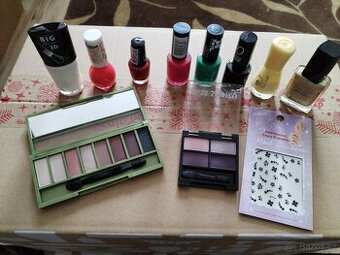 Laky na nehty, ozdoby na nehty, oční stíny