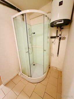 Sprchový kout, průtokový ohřívač vody, bojler