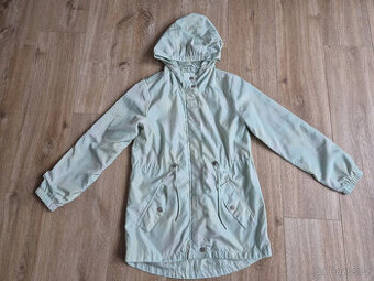Lehká dívčí parka vel. 146 zn. Reserved