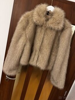 Dámský chlupatý kabátek