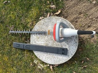 Elektrické nůžky na živý plot IKRA Mogatec EHT 600 Profi