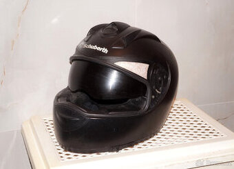 Helma na motorku S motocyklová přilba Schuberth 55-56cm.