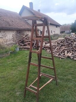 Starožitné více účelové štafle