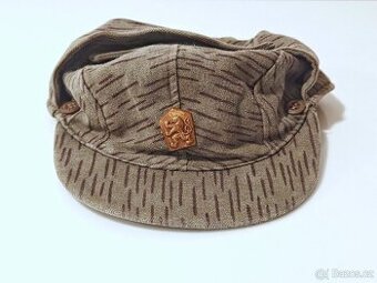 Stará vojenská čepice jehlička