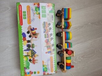 Dřevěný vláček geometrické tvary