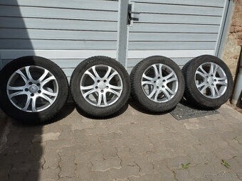 Zimní pneu 205/60R16 s disky na Mazdu