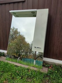Koupelnové zrcadlo se skříňkou