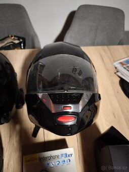 Prodám 2  helmu Caberq Justissimo s intercomy F3 XT