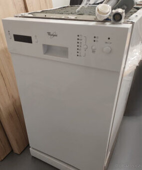 Myčka nádobí značka Whirlpool 45 cm bílá