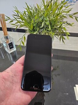 iphone se 2020 64GB top stav, záruka