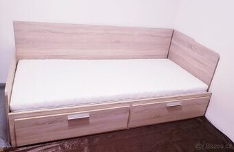 Postel s Madrací a Úložným Prostorem
