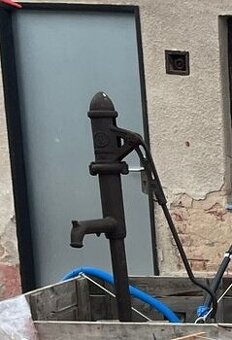 Ruční pumpa ke studni-rezervace do 26.5.