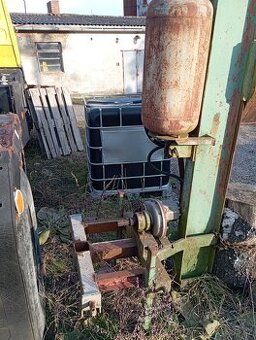 Prodám štípačku na dřevo za traktor