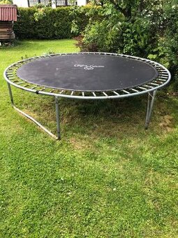 Trampolína