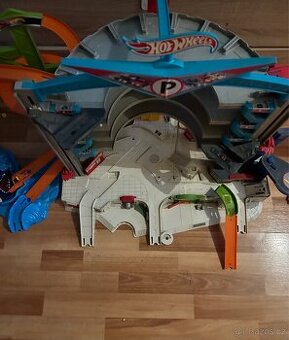 Hot wheels garáž