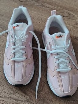 Tenisky Nike 39