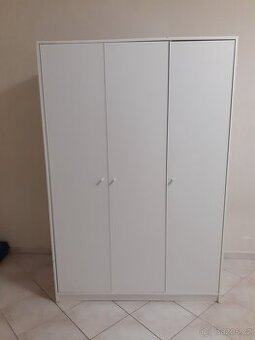 Bílá šatní skříń 175x118x55cm - 1