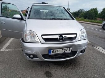 Bouraný Opel Meriva
