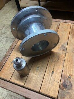 Příruba pro MF 70 – motory 9 HP, hřídel 25 mm