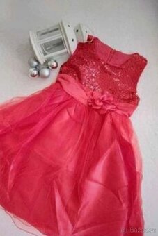 Vanocni spolecenske trpytive saty