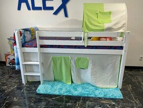 Dětská patrová postel s domečkem