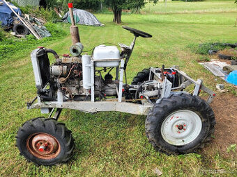 Prodám traktor domácí výroby.