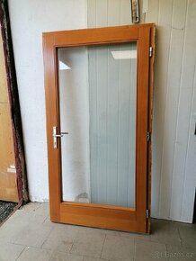 Dřevěné dveře s rámem 1m