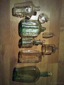 Lahvičky od parfémů.a jiné sklo