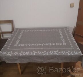 Vánoční-ubrus- hvězda- hvězdy- hvězdičky