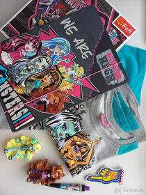 Prodám licenční hračky, škol. potřeby, oblečení Monster High