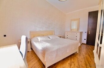 Full Bedroom Set for Sale – Bed, Wardrobe, Makeup Table & Mo - 1