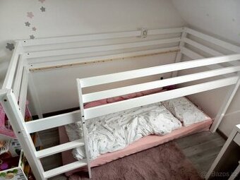 Konstrukce postele bez roštu a matrace