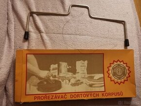 Prořezávač dortových korpusů, RETRO
