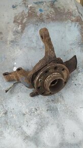 Opel Astra H levá přední těhlice
