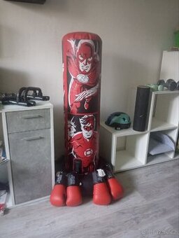 Boxovací pytel a rukavice značky Decathlon