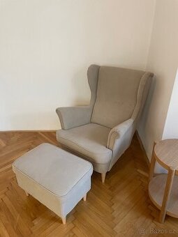 Křeslo IKEA STRANDMON s podnožkou