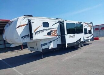 2013 USA obytný návěs forest river thunderbolt 395A xlr