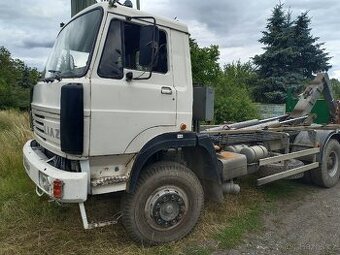 LIAZ 300 hákový nosič kontejnerů