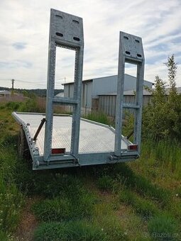 Pozinkovaný podvalník pro transport stavební techniky