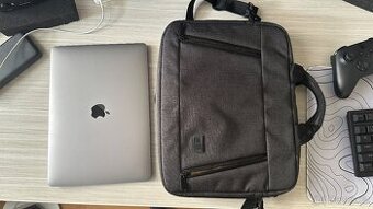 Apple MacBook Air M1 - ROK STARÝ
