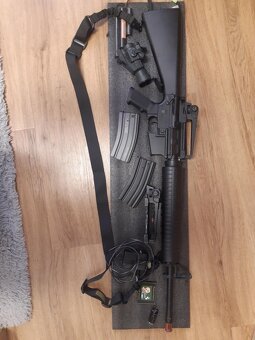 Airsoftová zbraň M16
