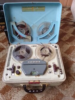 Prodám magnetofon Tesla.