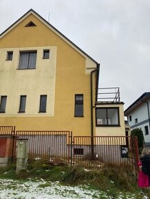 DŮM SE ZAHRADOU A GARÁŽÍ - 1