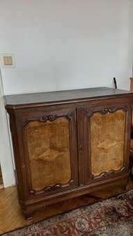 Starožitná dřevěná komoda