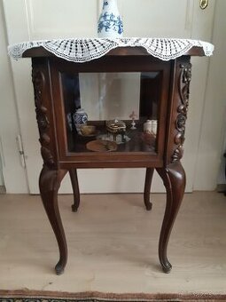 Starožitné skříně a stolky