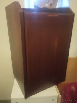 Stolek na gramodesky