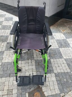 Invacare - invalidní vozík, polstrovaná záda