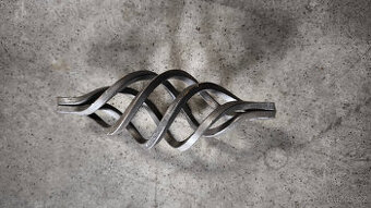 kovaná valutka, šiška, košík, cibule