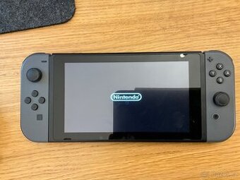 🎮 Nintendo Switch + ochranný obal – TOP stav